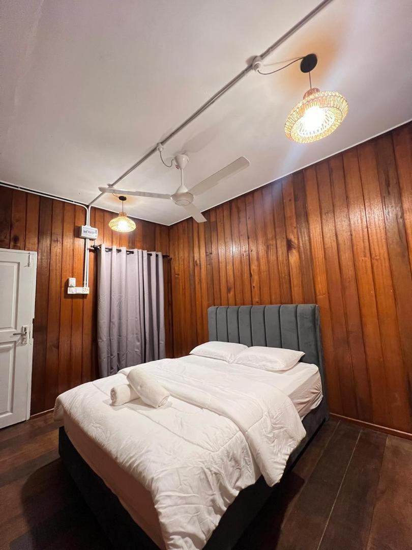 Kayangan Crystal Chalet كامبونغ كوالا بيسوت المظهر الخارجي الصورة